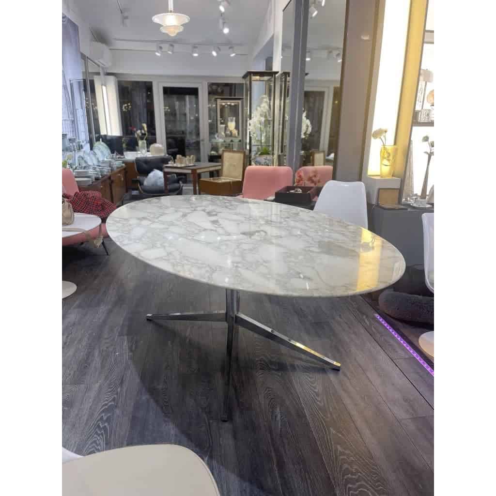 Florence KNOLL (1917-2019) : Table de salle à manger à plateau ovalisé | Biron Florence KNOLL (1917-2019) : Table de salle à manger à plateau ovalisé