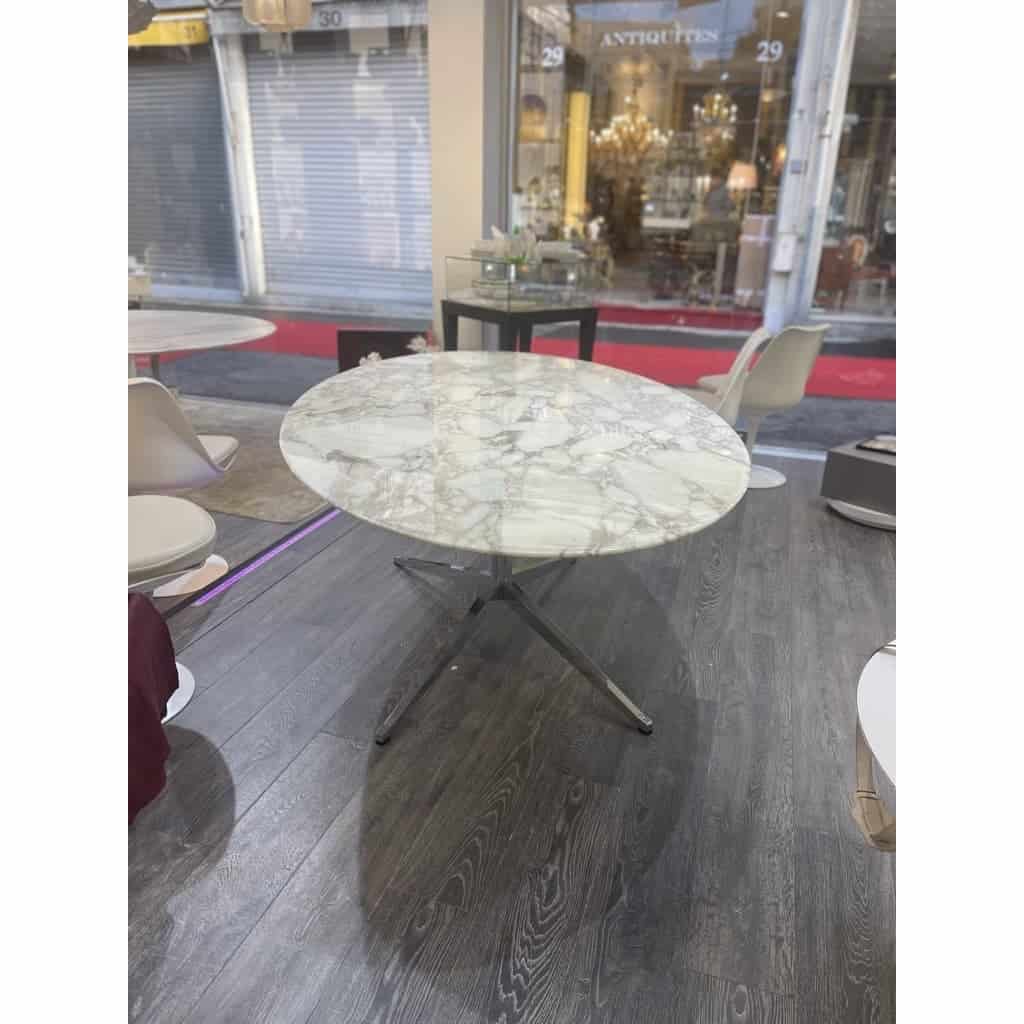 Florence KNOLL (1917-2019) : Table de salle à manger à plateau ovalisé | Biron Florence KNOLL (1917-2019) : Table de salle à manger à plateau ovalisé