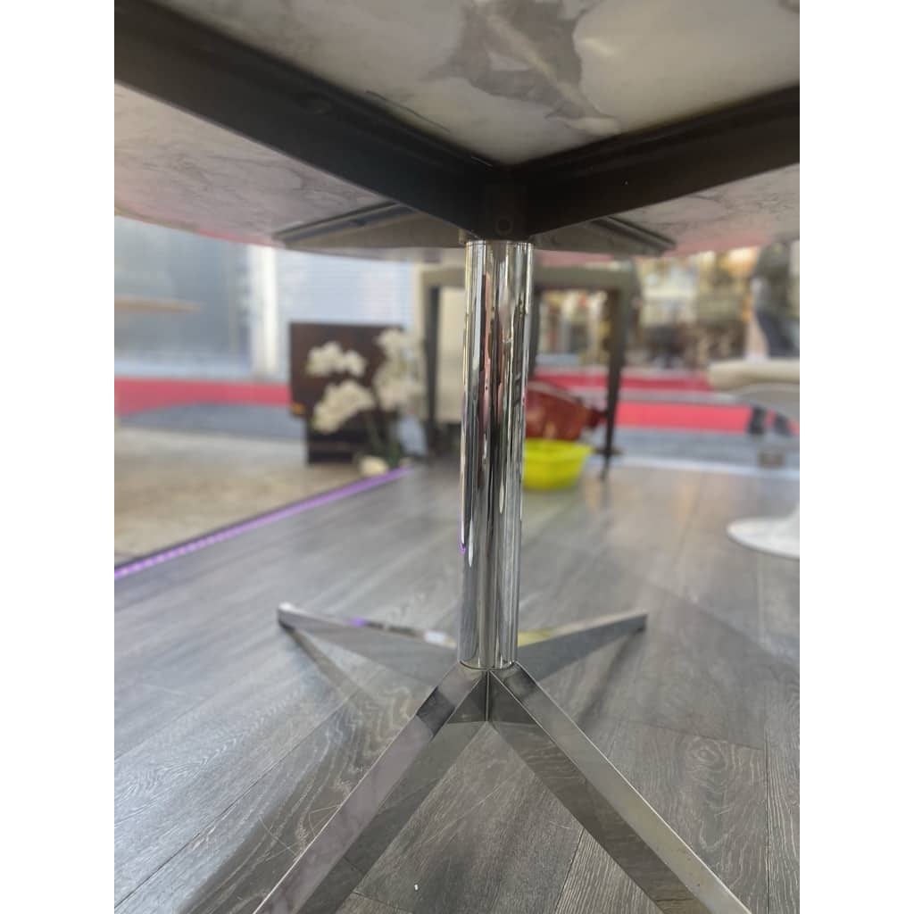Florence KNOLL (1917-2019) : Table de salle à manger à plateau ovalisé | Biron Florence KNOLL (1917-2019) : Table de salle à manger à plateau ovalisé