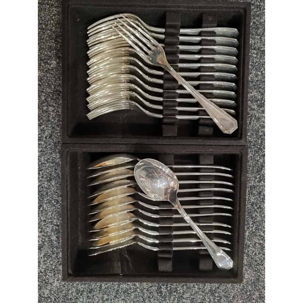 Christofle – modèle « America » ménagère 105 pièces | Biron Christofle - modèle "America" ménagère 105 pièces