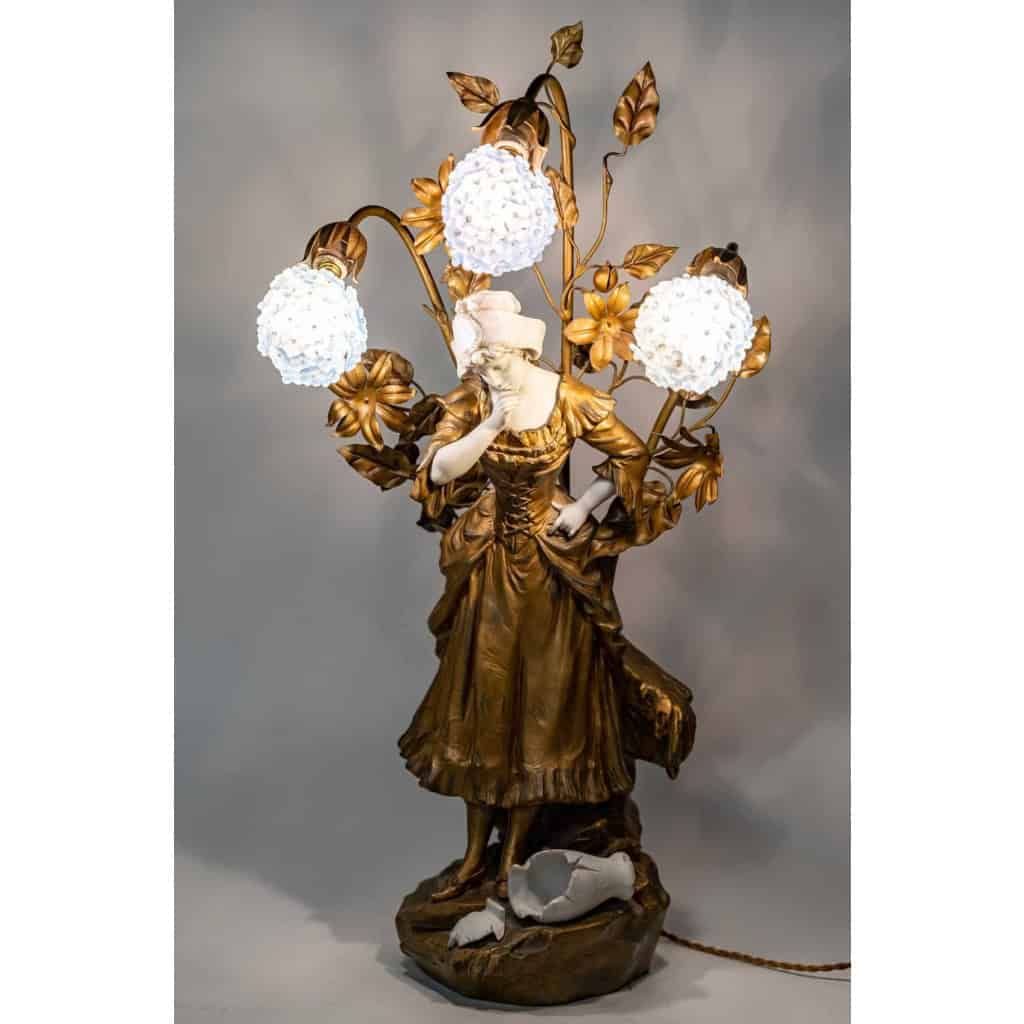 Lampe Perrette et le pot à lait, Medhat, Début XXème siècle | Biron Lampe Perrette et le pot à lait, Medhat, Début XXème siècle