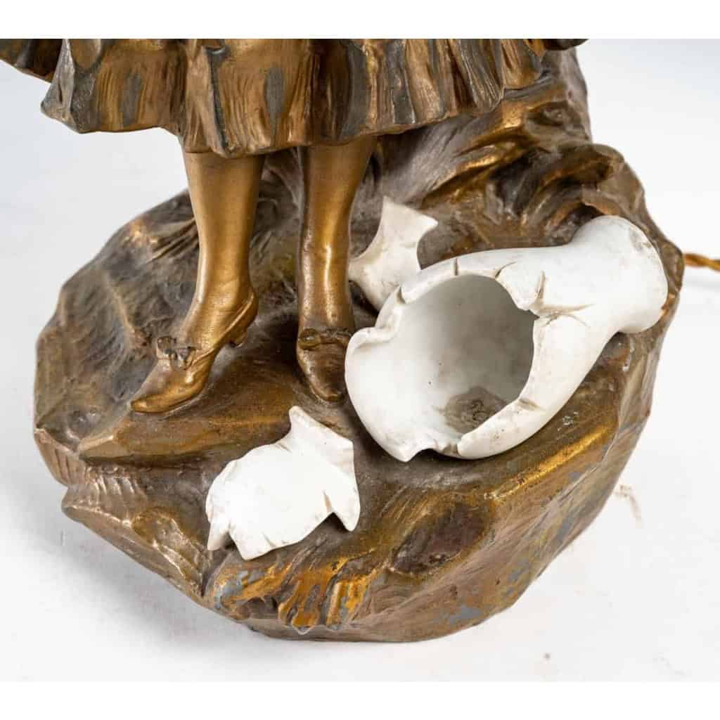 Lampe Perrette et le pot à lait, Medhat, Début XXème siècle | Biron Lampe Perrette et le pot à lait, Medhat, Début XXème siècle