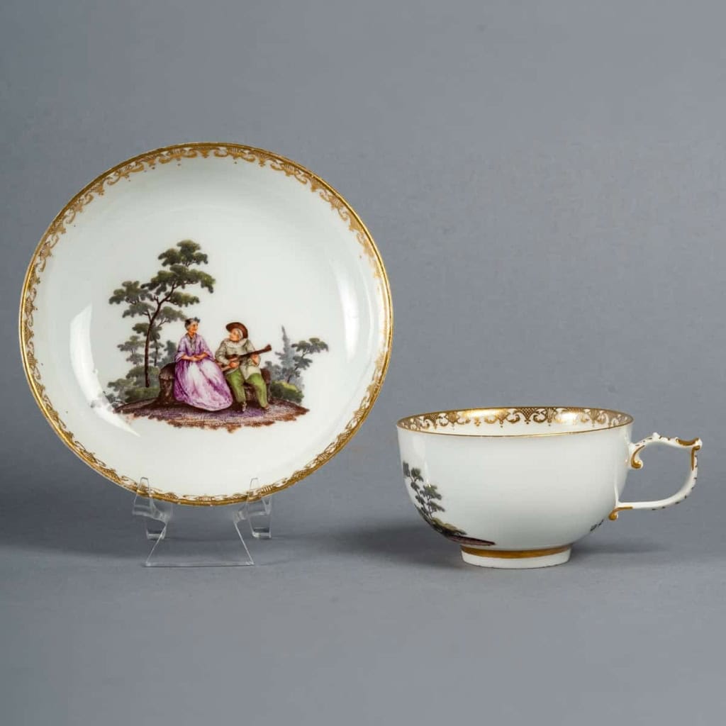 Tasse et soucoupe, au décor peint d’après Watteau, Meissen, Circa 1745. | Biron ||||||||||||
