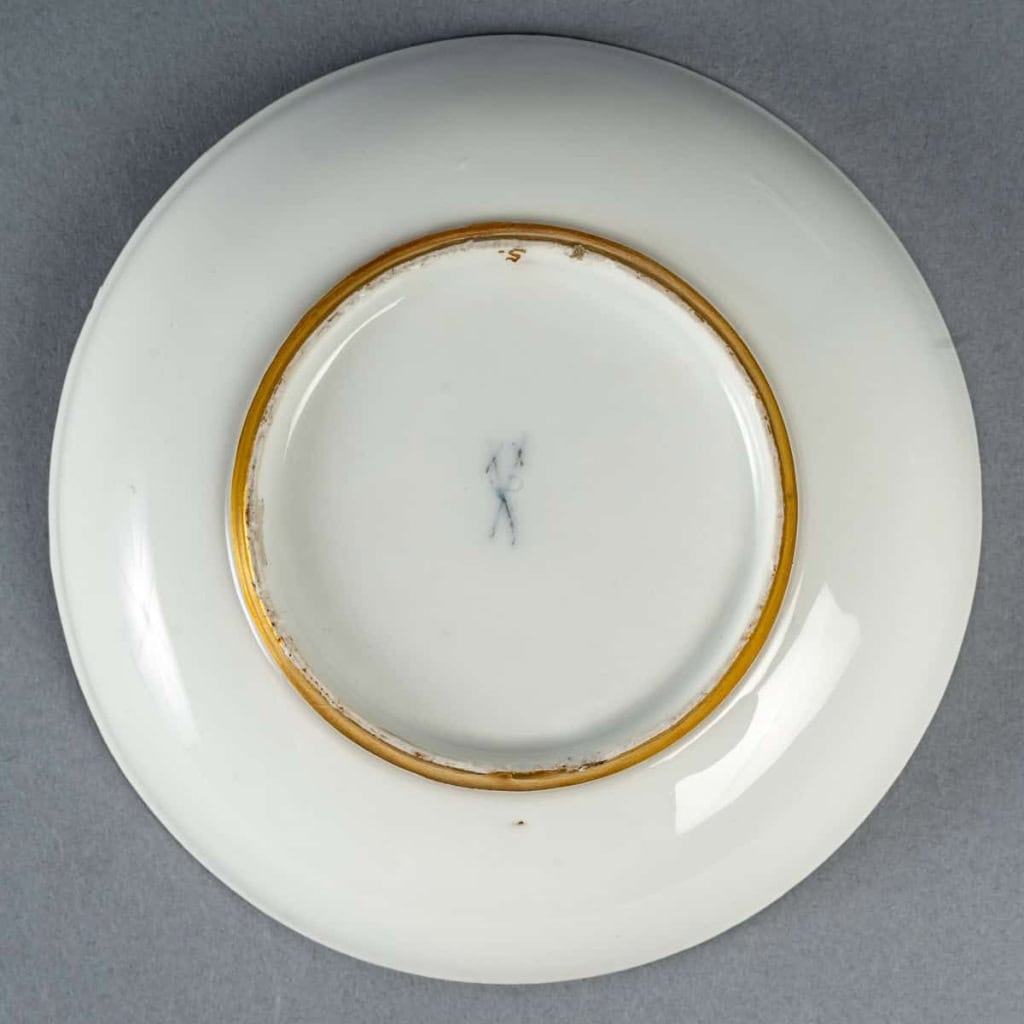 Tasse et soucoupe, au décor peint d’après Watteau, Meissen, Circa 1745. | Biron Tasse et soucoupe, au décor peint d'après Watteau, Meissen, Circa 1745.