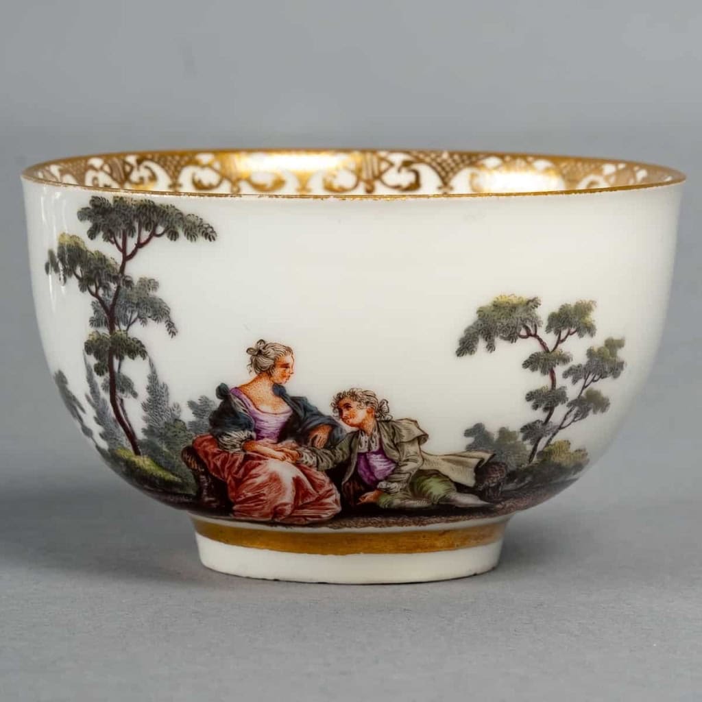 Tasse et soucoupe, au décor peint d’après Watteau, Meissen, Circa 1745. | Biron Tasse et soucoupe, au décor peint d'après Watteau, Meissen, Circa 1745.