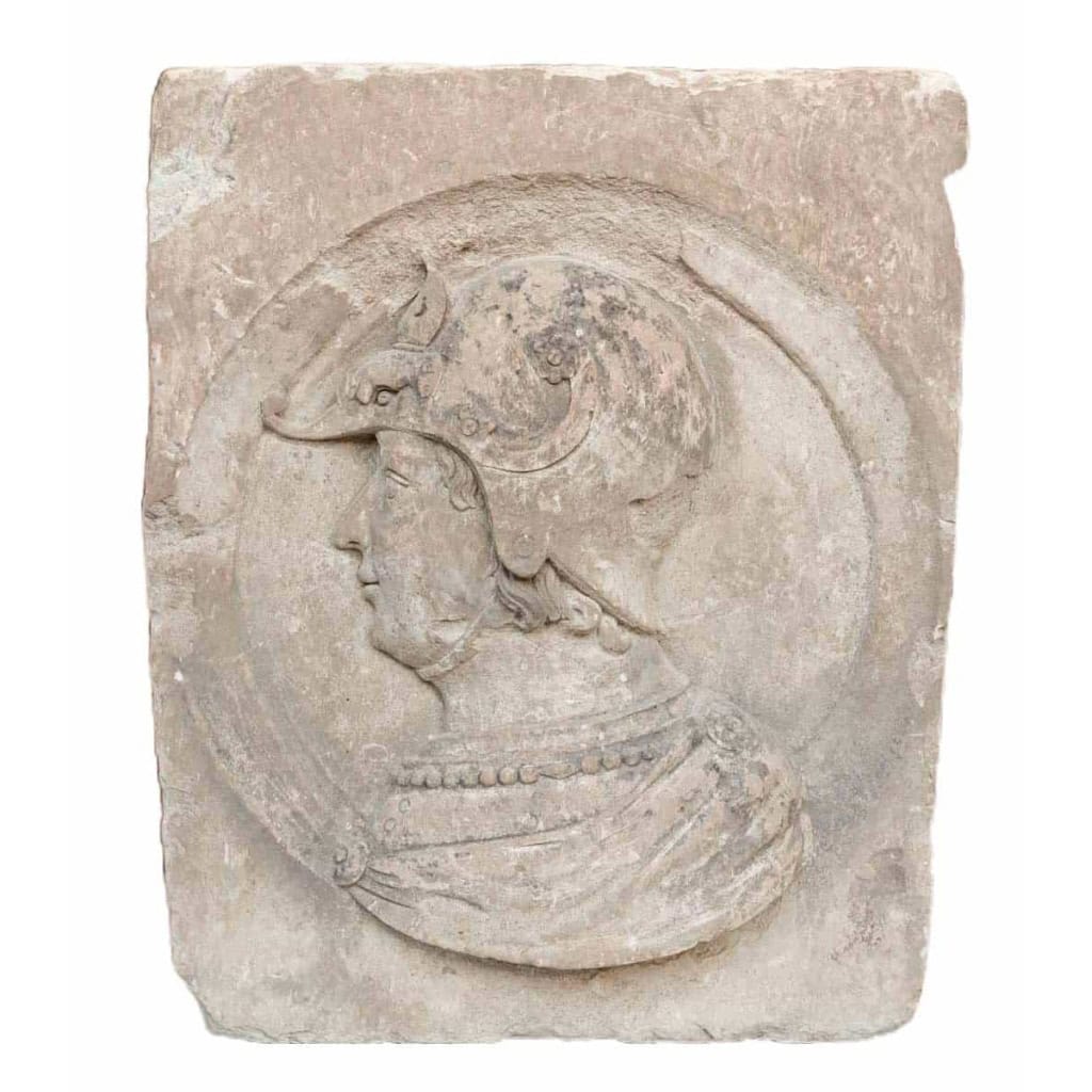 Sculpture en médaillon d’une tête de guerrier, circa 1500 | Biron |||||