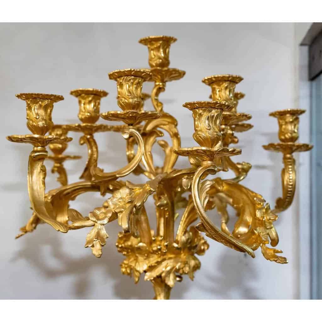 Exceptionnelle garniture de cheminée en bronze dorée et ciselé. | Biron Exceptionnelle garniture de cheminée en bronze dorée et ciselé.