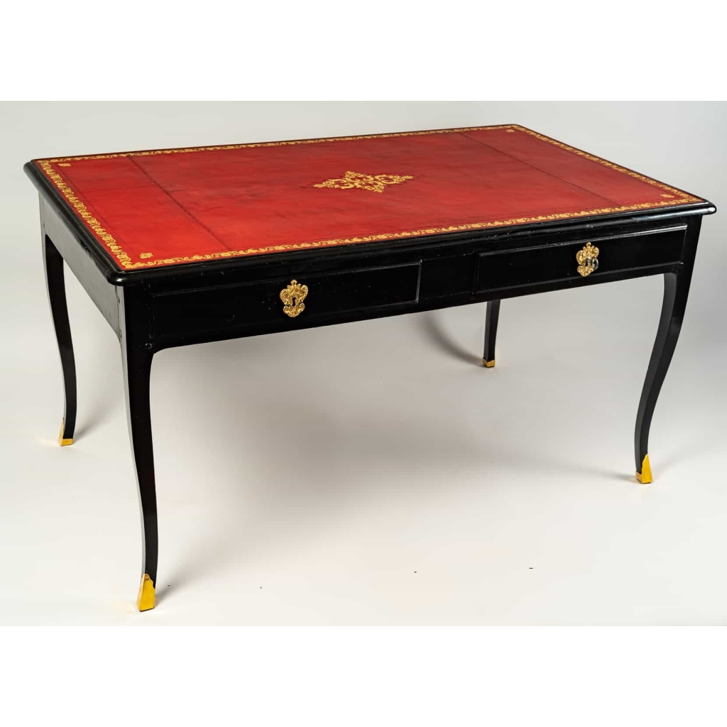 Bureau plat en bois laqué noir à double face, Époque Régence | Biron Bureau plat en bois laqué noir à double face, Époque Régence