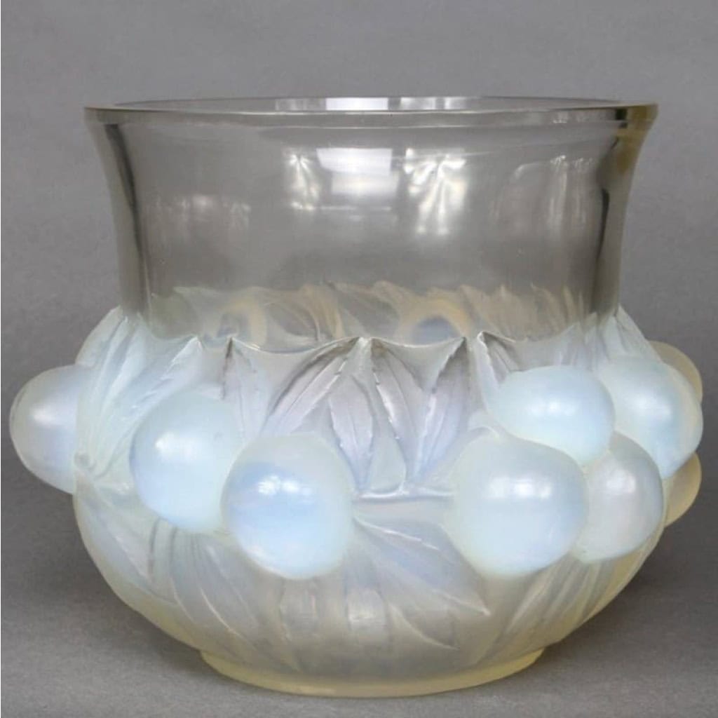 René Lalique : Vase « Prunes » Opalescent | Biron René Lalique : Vase "Prunes" Opalescent