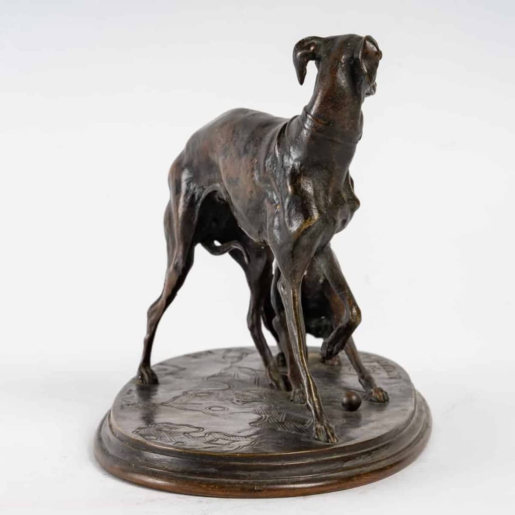 Levrettes jouant avec une boule, Bronze signé Pierre Mène | Biron Levrettes jouant avec une boule, Bronze signé Pierre Mène