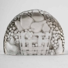 Suite de 4 porte-menus verre blanc patiné gris de René LALIQUE | Biron Suite de 4 porte-menus verre blanc patiné gris de René LALIQUE