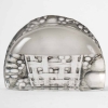 Suite de 4 porte-menus verre blanc patiné gris de René LALIQUE | Biron Suite de 4 porte-menus verre blanc patiné gris de René LALIQUE