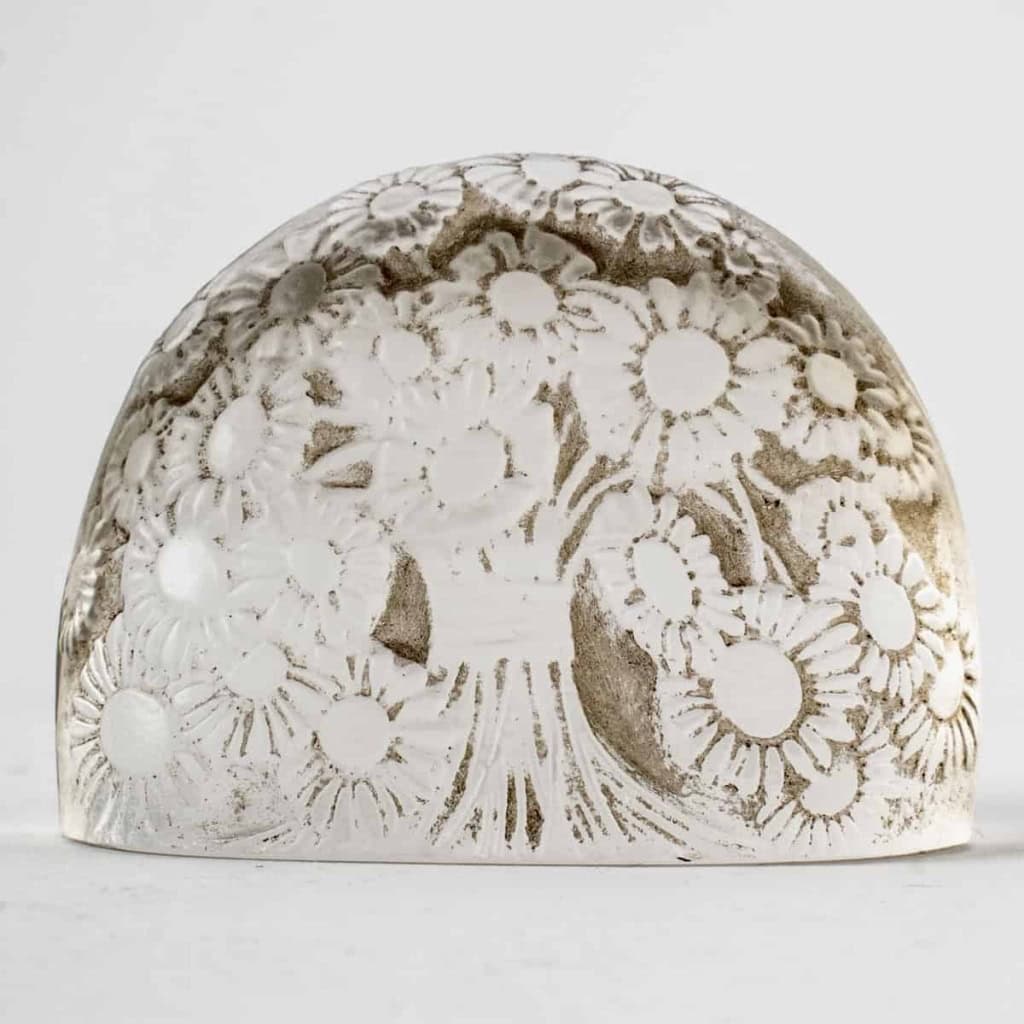 Suite de 4 porte-menus verre blanc patiné gris de René LALIQUE | Biron Suite de 4 porte-menus verre blanc patiné gris de René LALIQUE