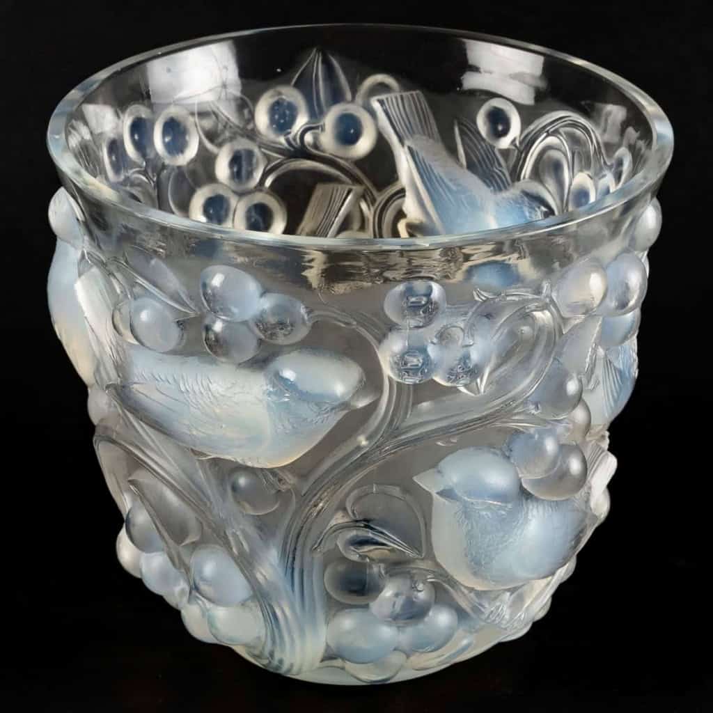 Vase « Avallon » verre opalescent de René LALIQUE | Biron Vase « Avallon » verre opalescent de René LALIQUE
