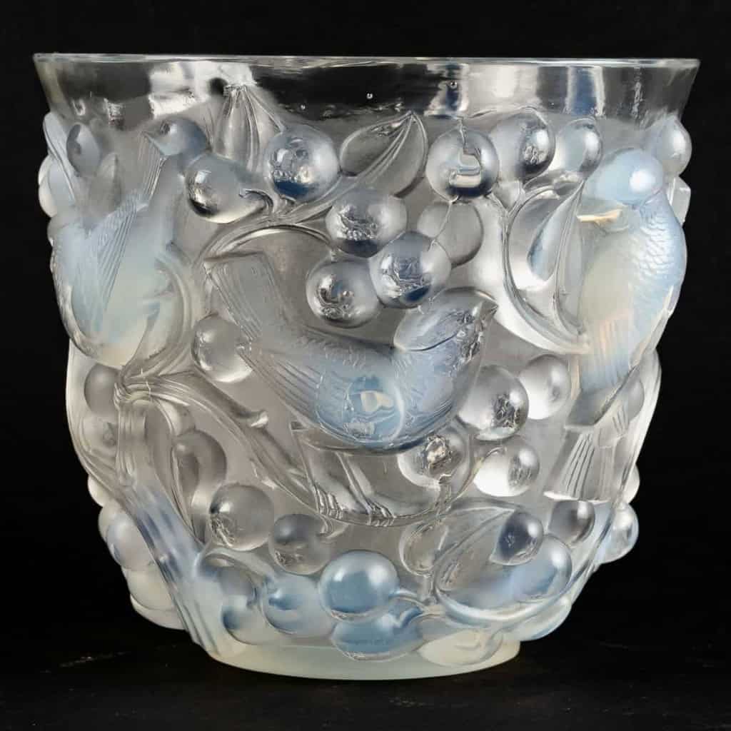 Vase « Avallon » verre opalescent de René LALIQUE | Biron Vase « Avallon » verre opalescent de René LALIQUE
