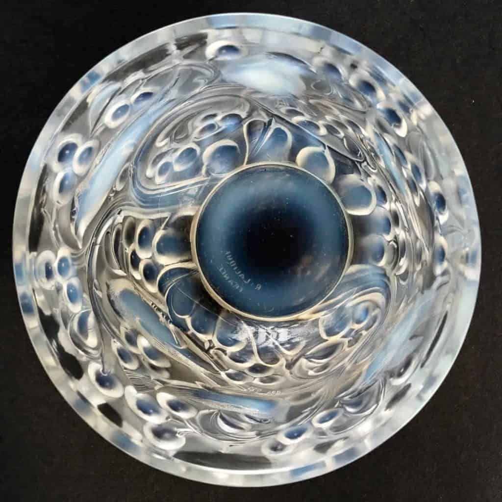 Vase « Avallon » verre opalescent de René LALIQUE | Biron Vase « Avallon » verre opalescent de René LALIQUE