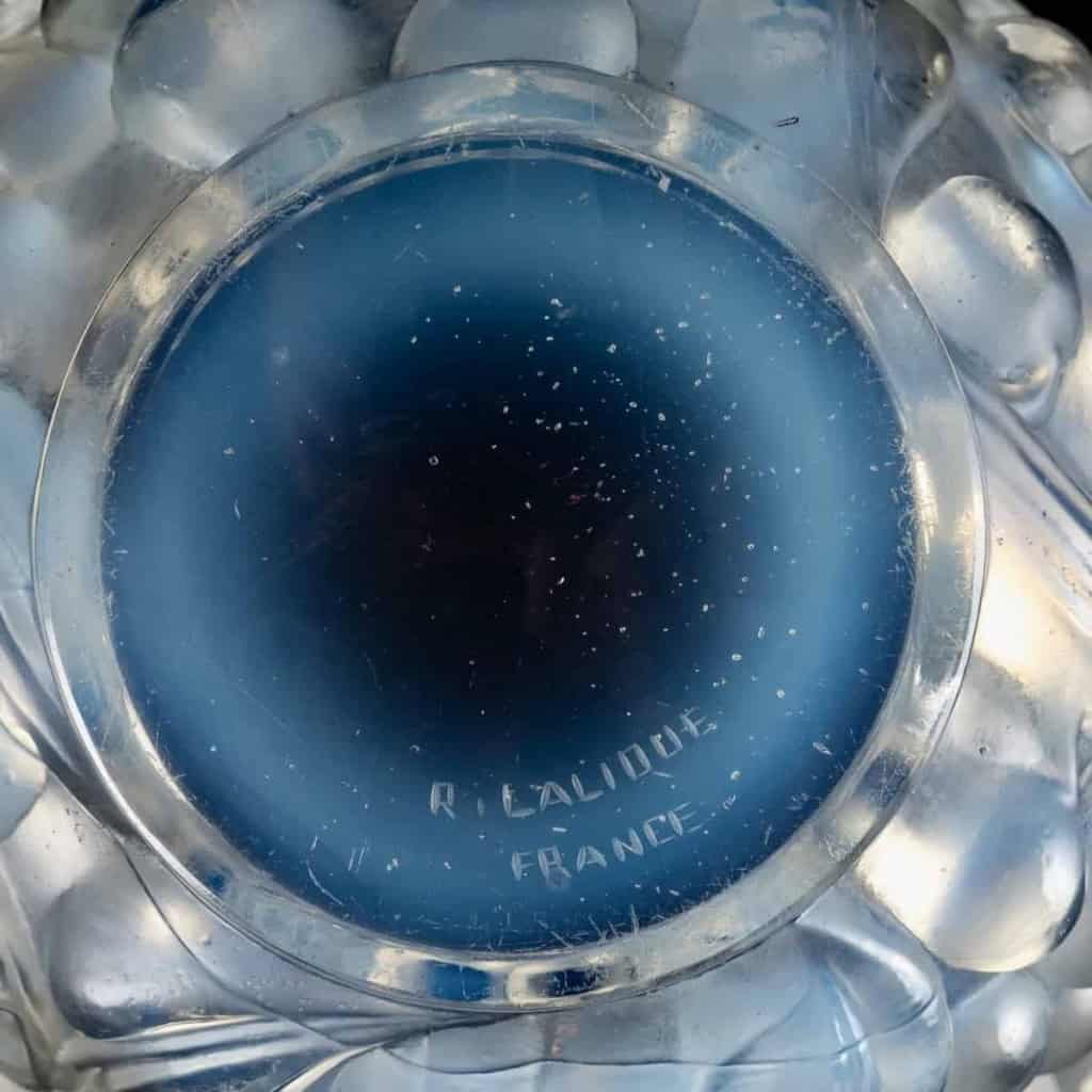 Vase « Avallon » verre opalescent de René LALIQUE | Biron Vase « Avallon » verre opalescent de René LALIQUE