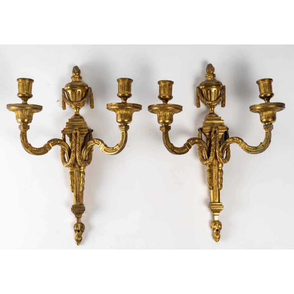 Paire d’appliques d’époque Louis XVI (1774 – 1793). | Biron |||||||||