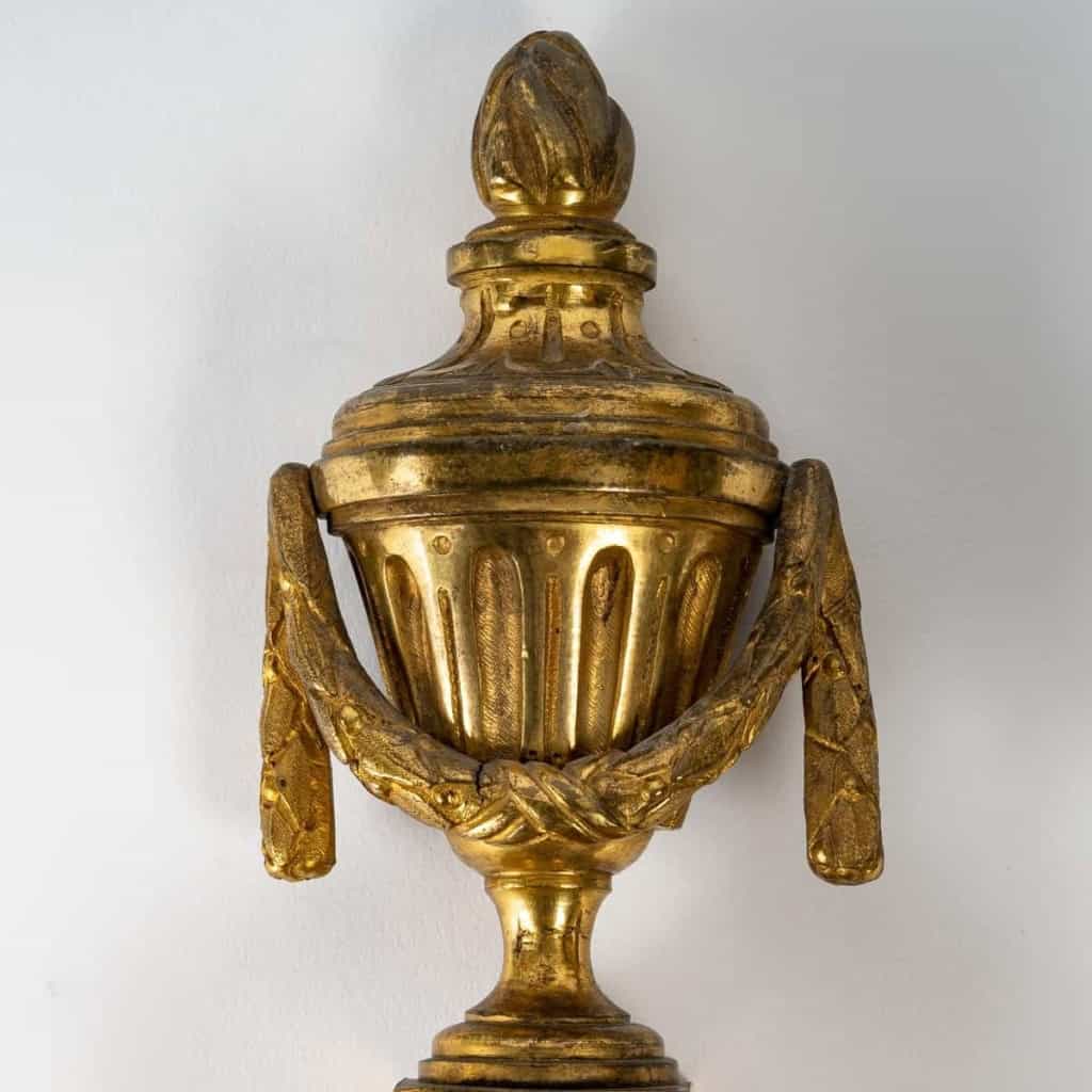 Paire d’appliques d’époque Louis XVI (1774 – 1793). | Biron Paire d'appliques d'époque Louis XVI (1774 - 1793).
