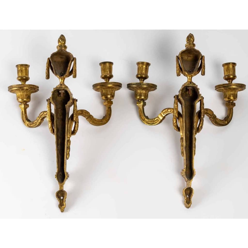 Paire d’appliques d’époque Louis XVI (1774 – 1793). | Biron Paire d'appliques d'époque Louis XVI (1774 - 1793).