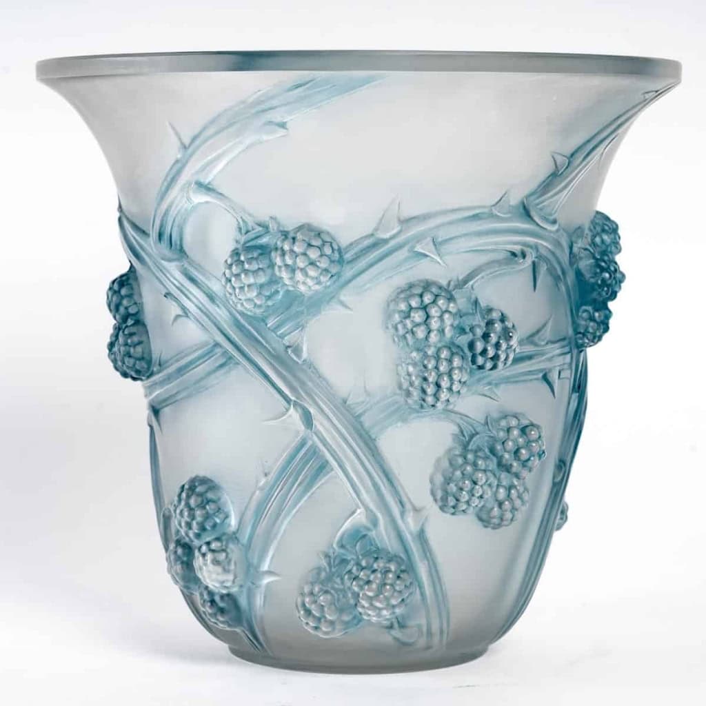 Vase « Mûres » verre blanc patiné bleu de René LALIQUE | Biron |||||||
