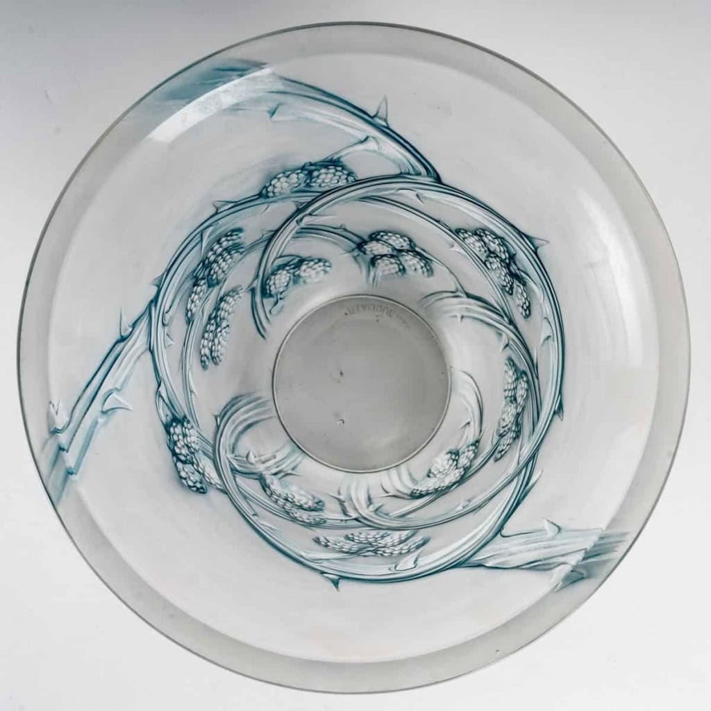 Vase « Mûres » verre blanc patiné bleu de René LALIQUE | Biron Vase "Mûres" verre blanc patiné bleu de René LALIQUE