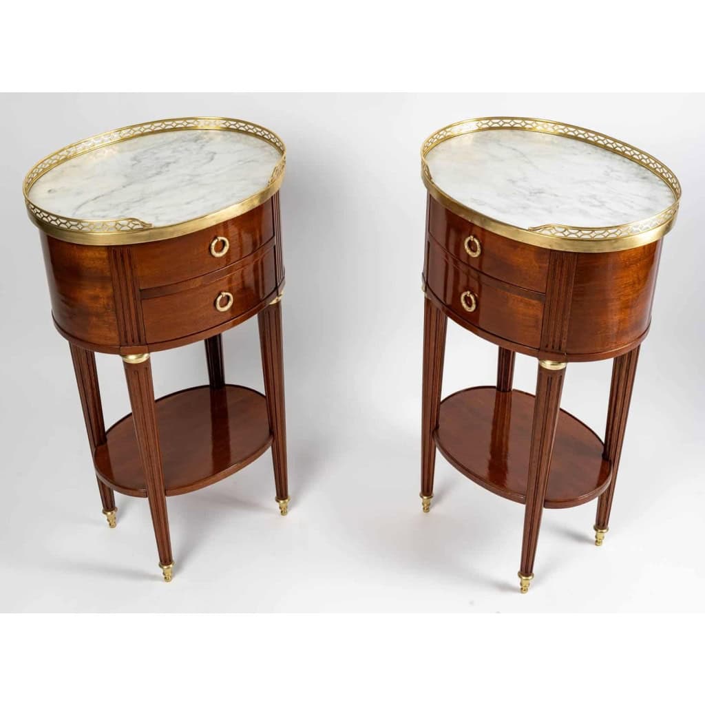 Paire de chevets de style Louis XVI. | Biron ||||