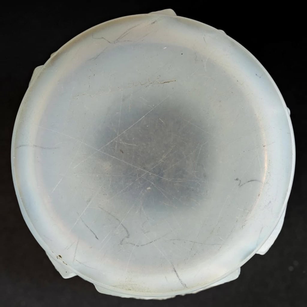 Vase « Laurier » verre opalescent de René LALIQUE | Biron Vase "Laurier" verre opalescent de René LALIQUE