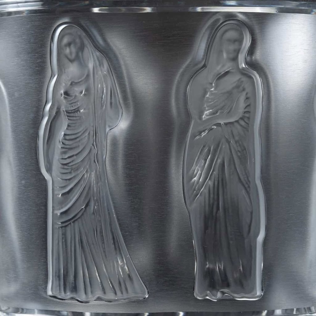 Lalique France, Carafe à Whisky Modèle « Femmes Antique » crée par Marc Lalique | Biron Lalique France, Carafe à Whisky Modèle "Femmes Antique" crée par Marc Lalique