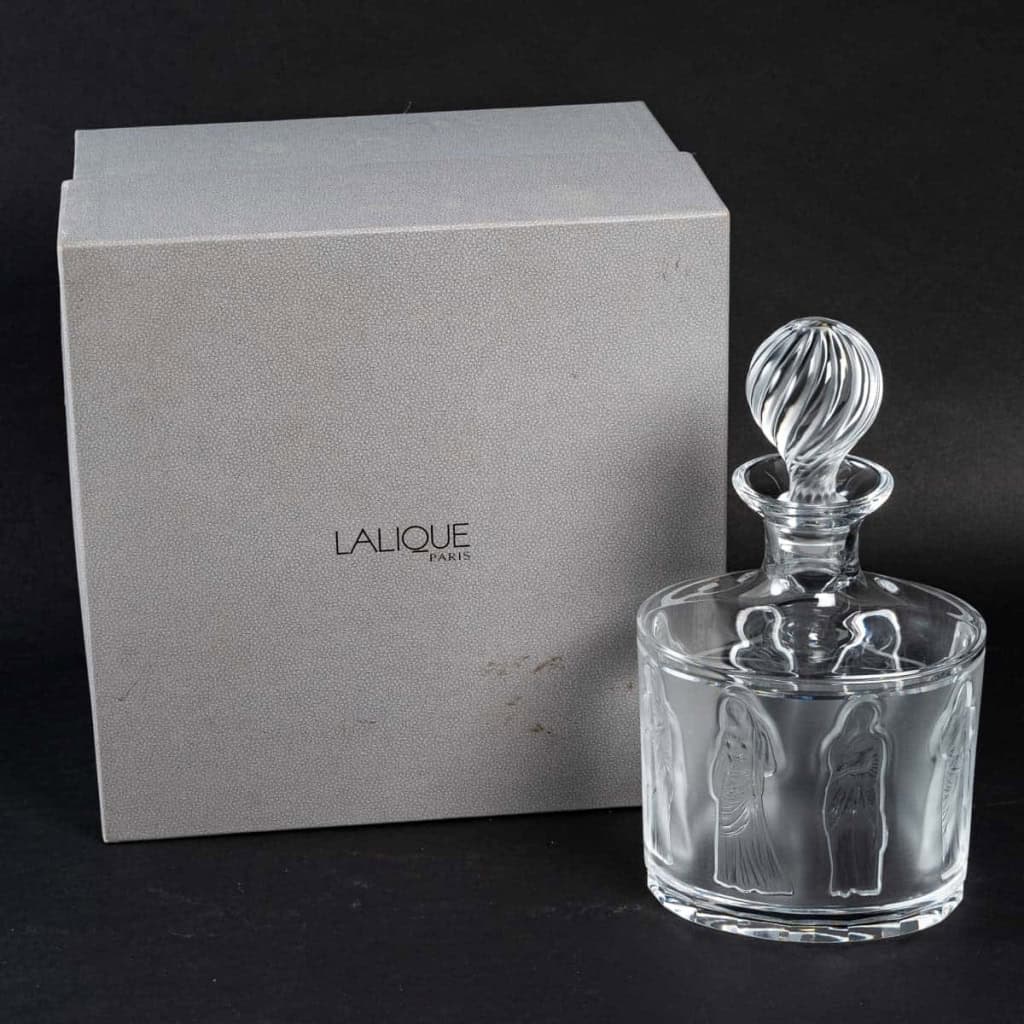 Lalique France, Carafe à Whisky Modèle « Femmes Antique » crée par Marc Lalique | Biron Lalique France, Carafe à Whisky Modèle "Femmes Antique" crée par Marc Lalique
