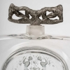 Flacon « Méplat Deux Figurines avec Bouchon Figurine » verre blanc patiné gris de René LALIQUE | Biron Flacon "Méplat Deux Figurines avec Bouchon Figurine" verre blanc patiné gris de René LALIQUE