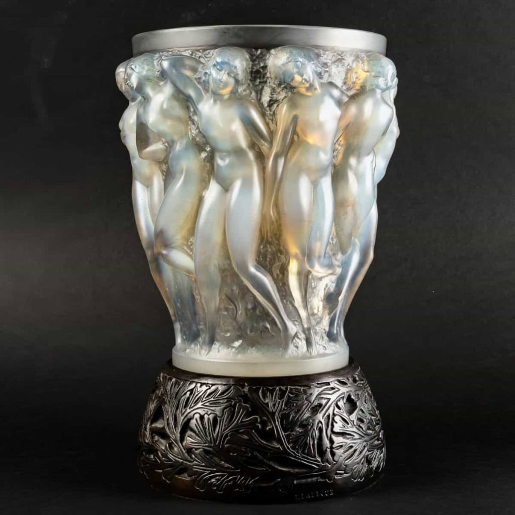 Vase « Bacchantes » verre opalescent patiné gris sur socle bronze d’origine de René LALIQUE | Biron ||||||||||||