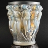 Vase « Bacchantes » verre opalescent patiné gris sur socle bronze d’origine de René LALIQUE | Biron Vase "Bacchantes" verre opalescent patiné gris sur socle bronze d'origine de René LALIQUE