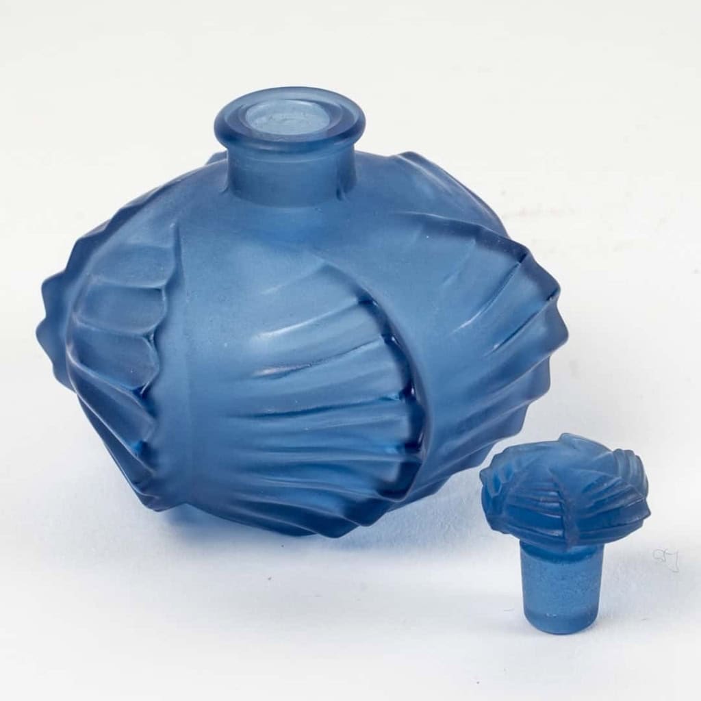 Flacon « Camille » verre bleu saphir de René LALIQUE | Biron Flacon "Camille" verre bleu saphir de René LALIQUE