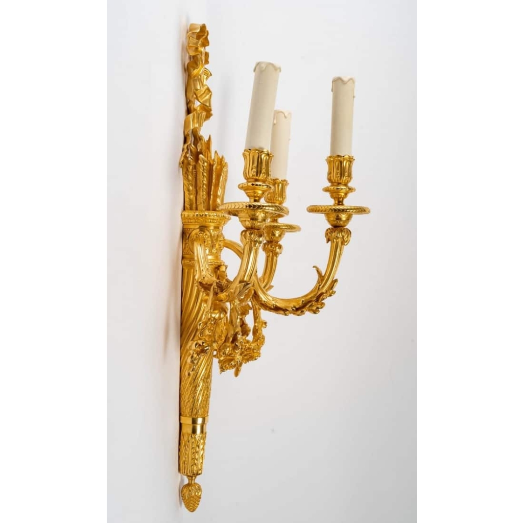 Paire de grandes appliques de style Louis XVI. | Biron Paire de grandes appliques de style Louis XVI.
