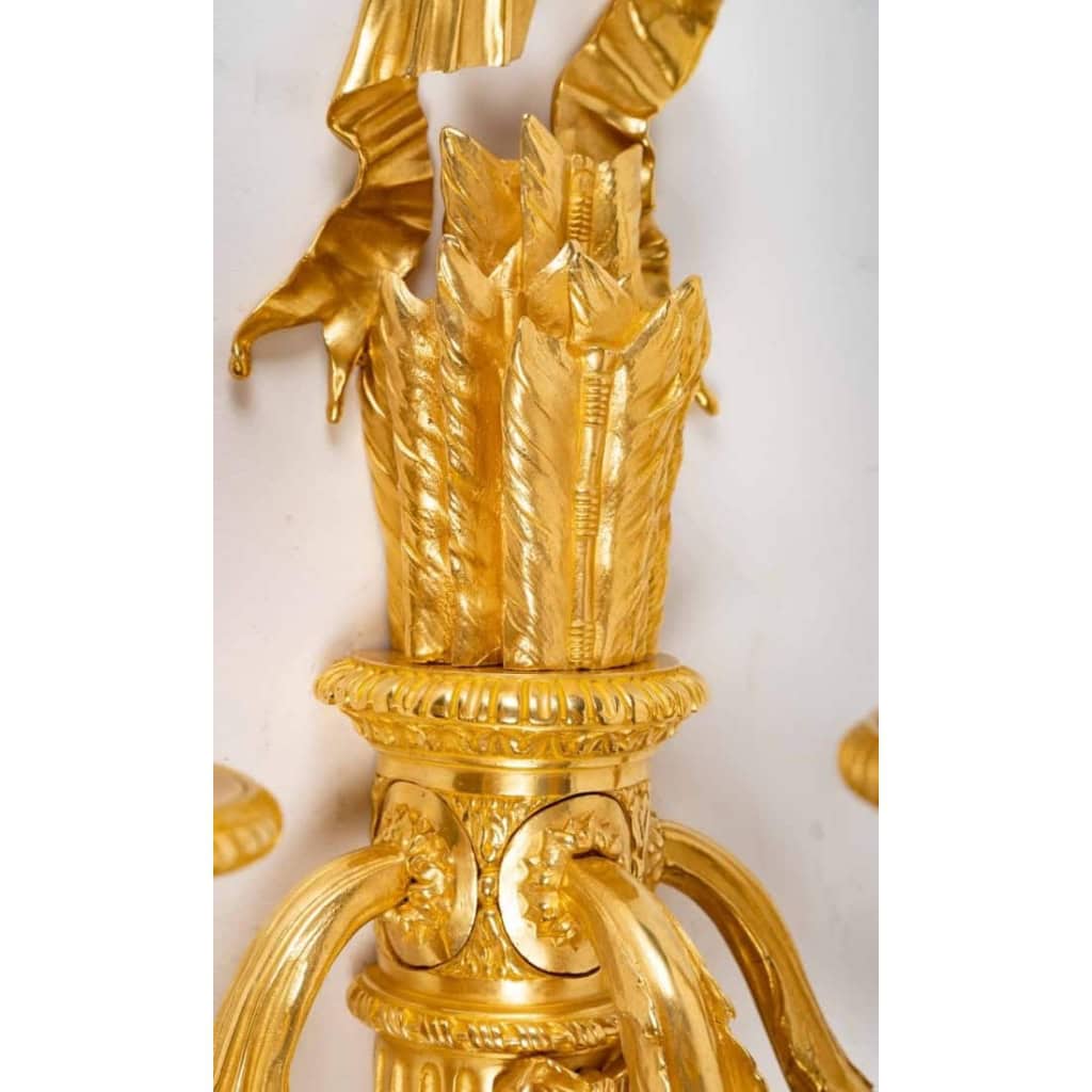 Paire de grandes appliques de style Louis XVI. | Biron Paire de grandes appliques de style Louis XVI.