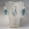 Vase « Saint Emilion » verre blanc patiné bleu de René LALIQUE | Biron |||||||