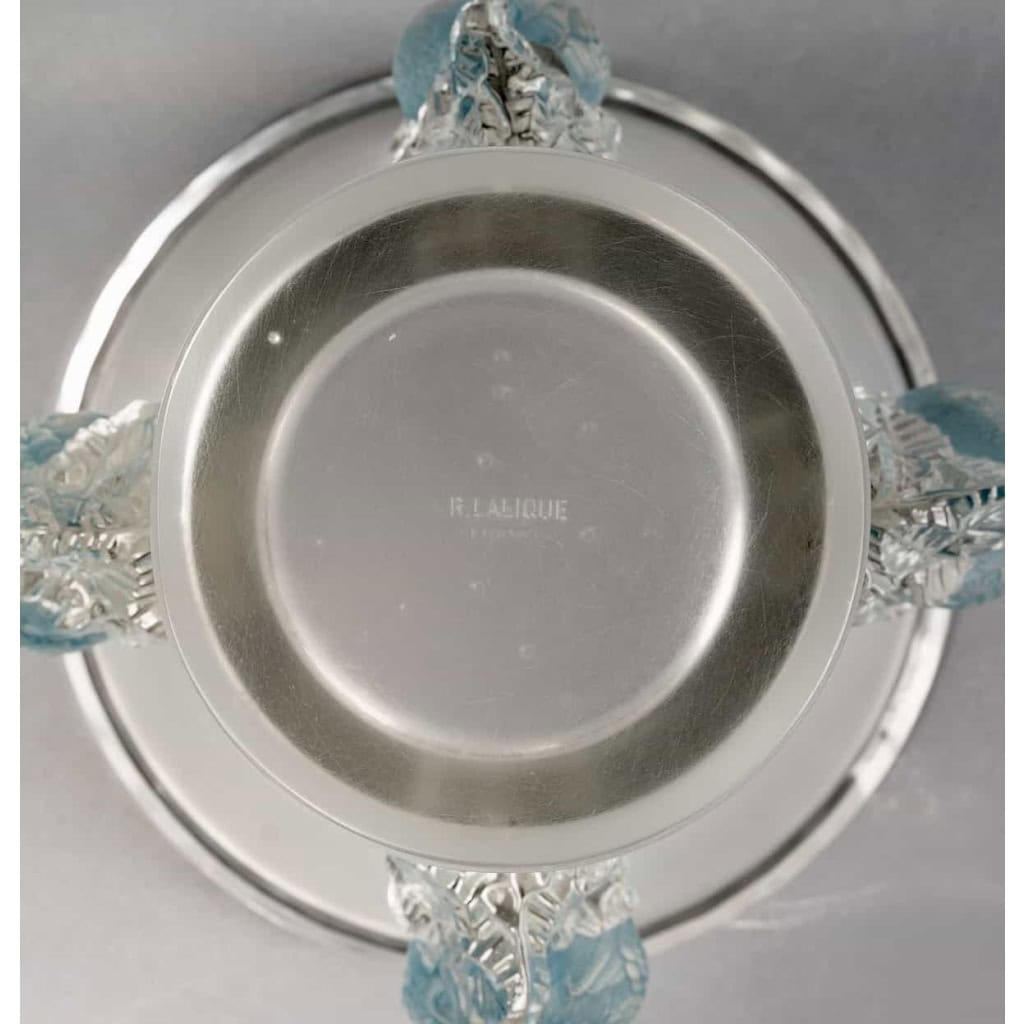 Vase « Saint Emilion » verre blanc patiné bleu de René LALIQUE | Biron Vase « Saint Emilion » verre blanc patiné bleu de René LALIQUE