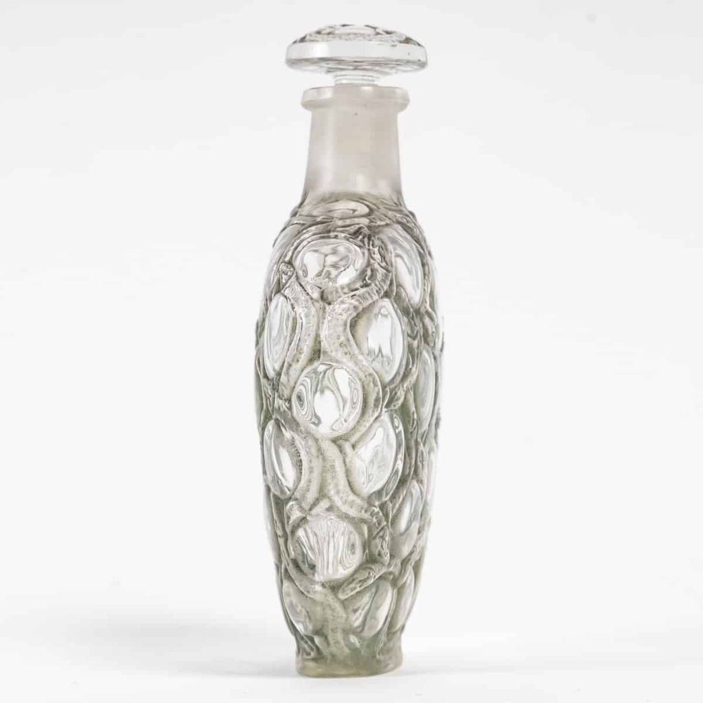 Flacon « Salamandres » verre blanc patiné gris de René LALIQUE | Biron Flacon "Salamandres" verre blanc patiné gris de René LALIQUE