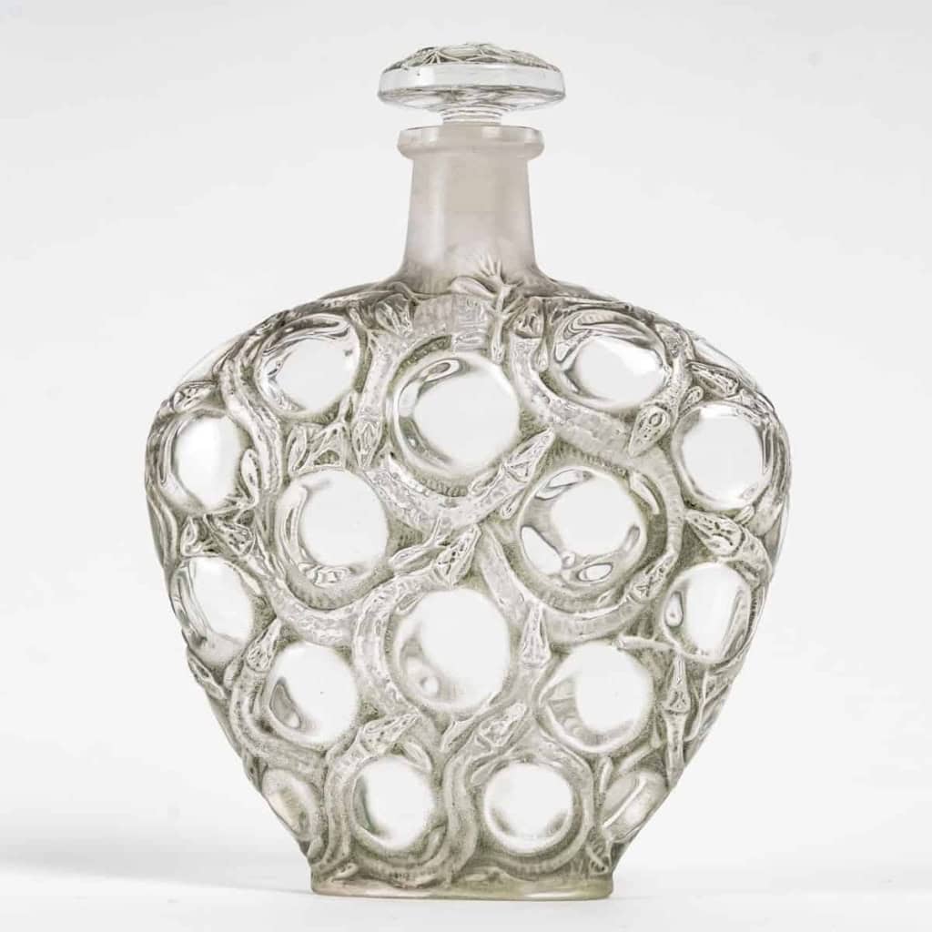Flacon « Salamandres » verre blanc patiné gris de René LALIQUE | Biron Flacon "Salamandres" verre blanc patiné gris de René LALIQUE