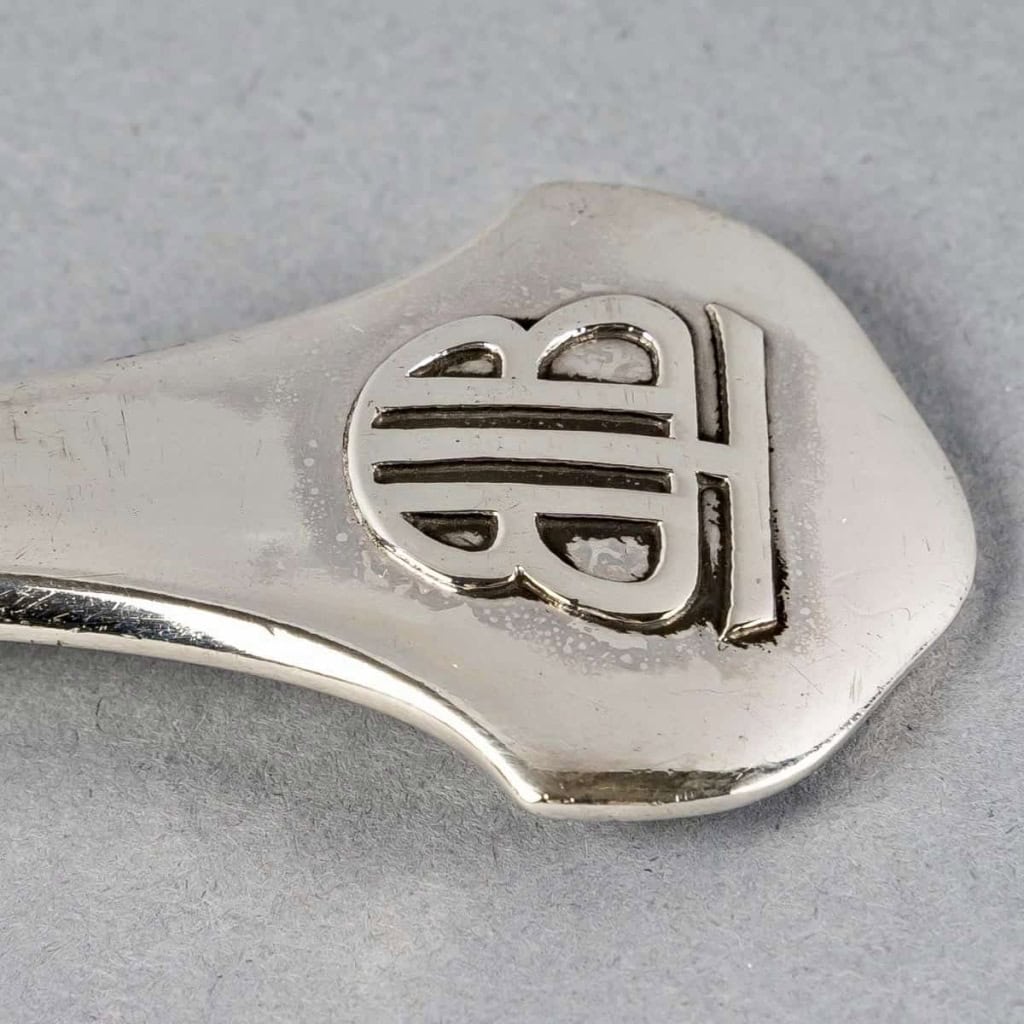 Ménagère 1922 argent massif et ébène de Jean E. PUIFORCAT – 129 Pièces | Biron Ménagère 1922 argent massif et ébène de Jean E. PUIFORCAT - 129 Pièces