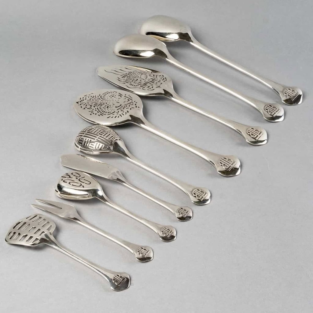 Ménagère 1922 argent massif et ébène de Jean E. PUIFORCAT – 129 Pièces | Biron Ménagère 1922 argent massif et ébène de Jean E. PUIFORCAT - 129 Pièces