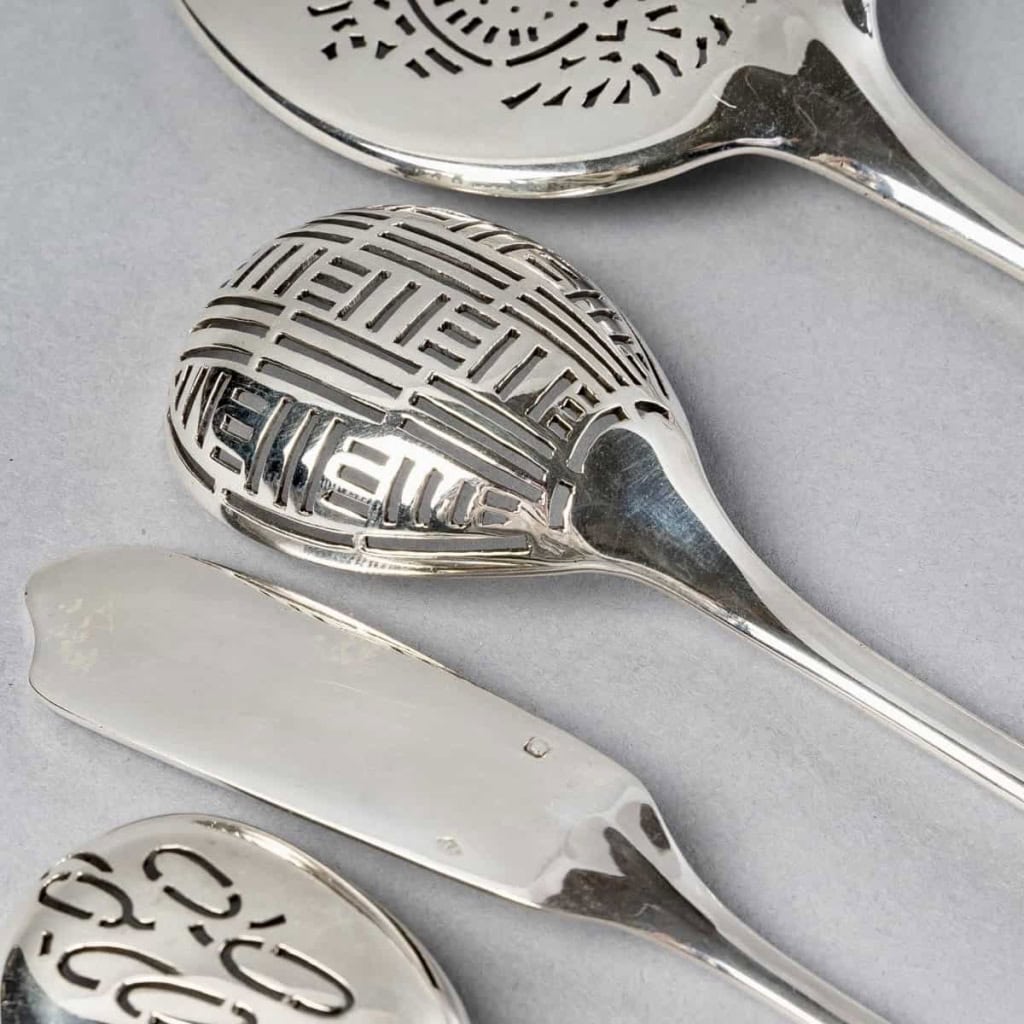 Ménagère 1922 argent massif et ébène de Jean E. PUIFORCAT – 129 Pièces | Biron Ménagère 1922 argent massif et ébène de Jean E. PUIFORCAT - 129 Pièces