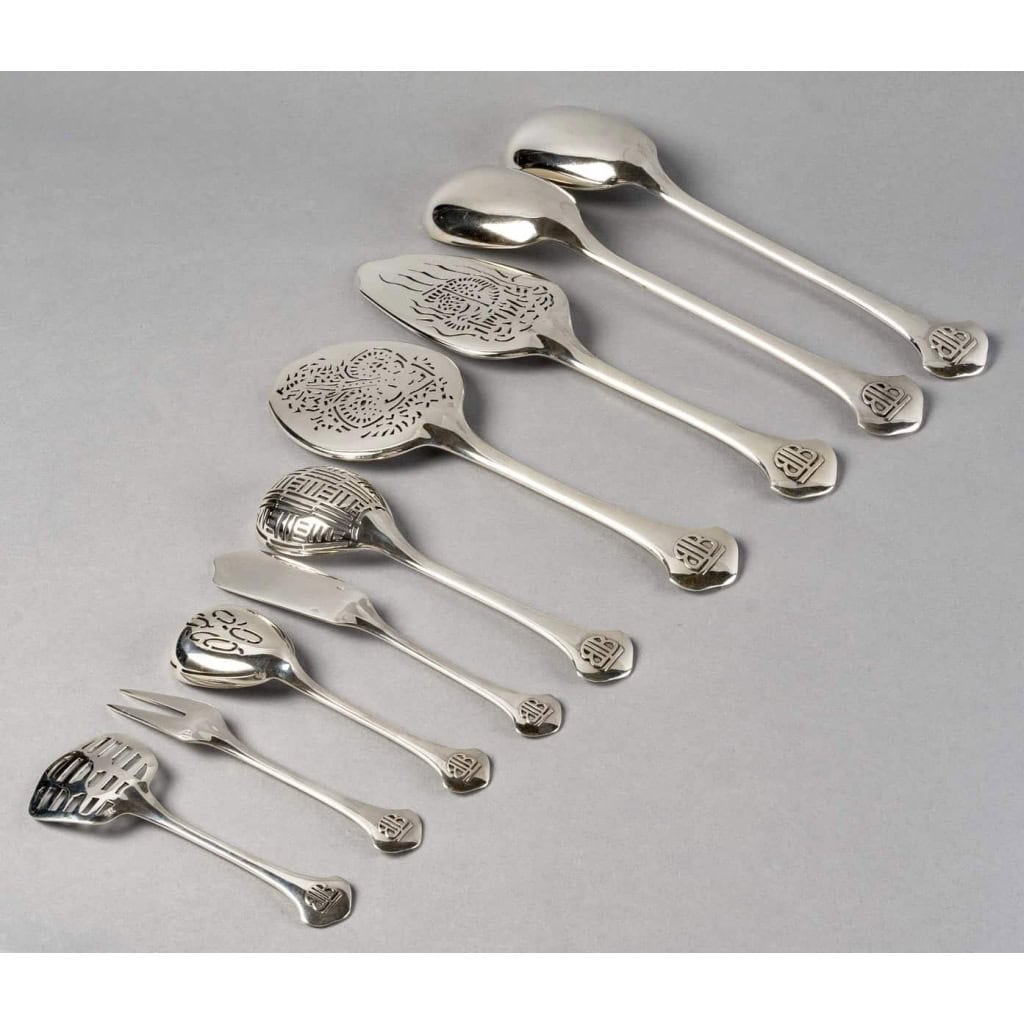 Ménagère 1922 argent massif et ébène de Jean E. PUIFORCAT – 129 Pièces | Biron Ménagère 1922 argent massif et ébène de Jean E. PUIFORCAT - 129 Pièces