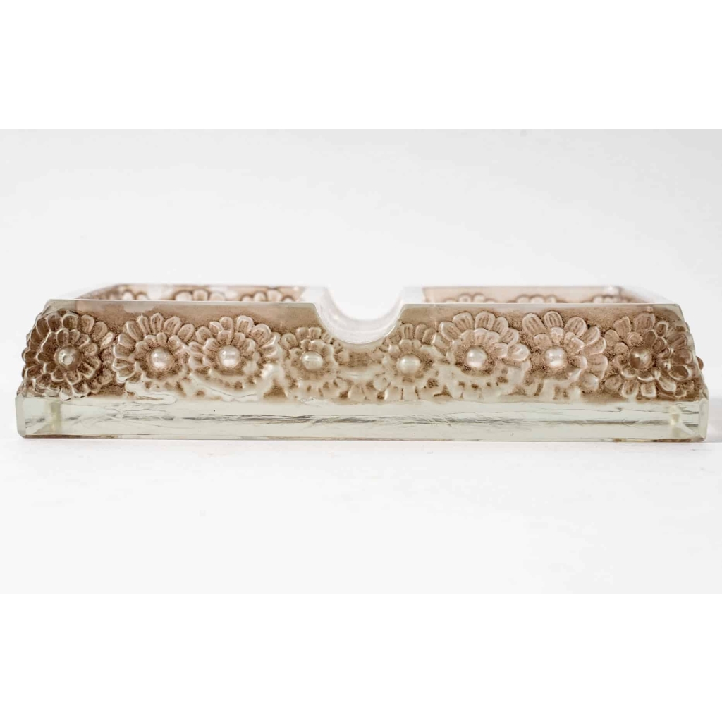 Cendrier "Marguerites" verre blanc patiné sépia de René LALIQUE