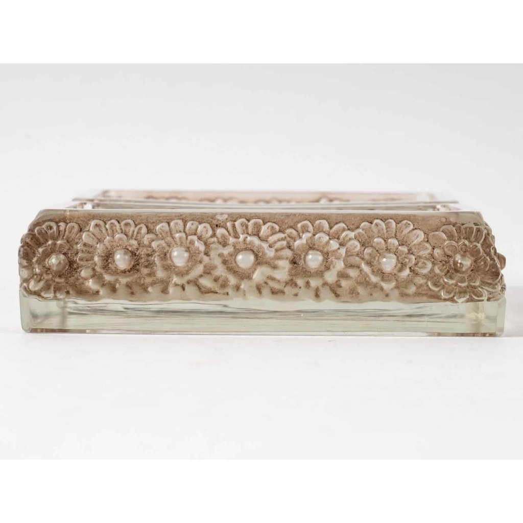 Cendrier "Marguerites" verre blanc patiné sépia de René LALIQUE