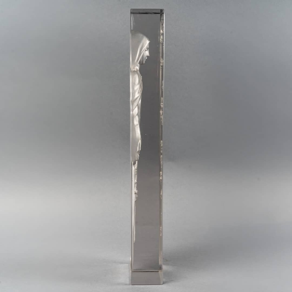 Statuette « Sainte Thérèse de l’Enfant Jésus » verre blanc de René LALIQUE | Biron Statuette "Sainte Thérèse de l'Enfant Jésus" verre blanc de René LALIQUE