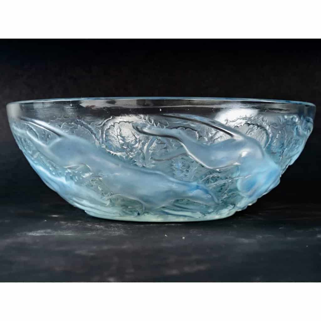 Coupe « Chiens » verre opalescent patiné bleu de René LALIQUE | Biron Coupe "Chiens" verre opalescent patiné bleu de René LALIQUE