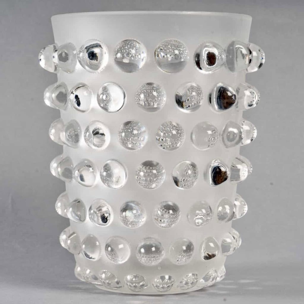 Vase « Mossi » en verre blanc de René LALIQUE | Biron Vase "Mossi" en verre blanc de René LALIQUE