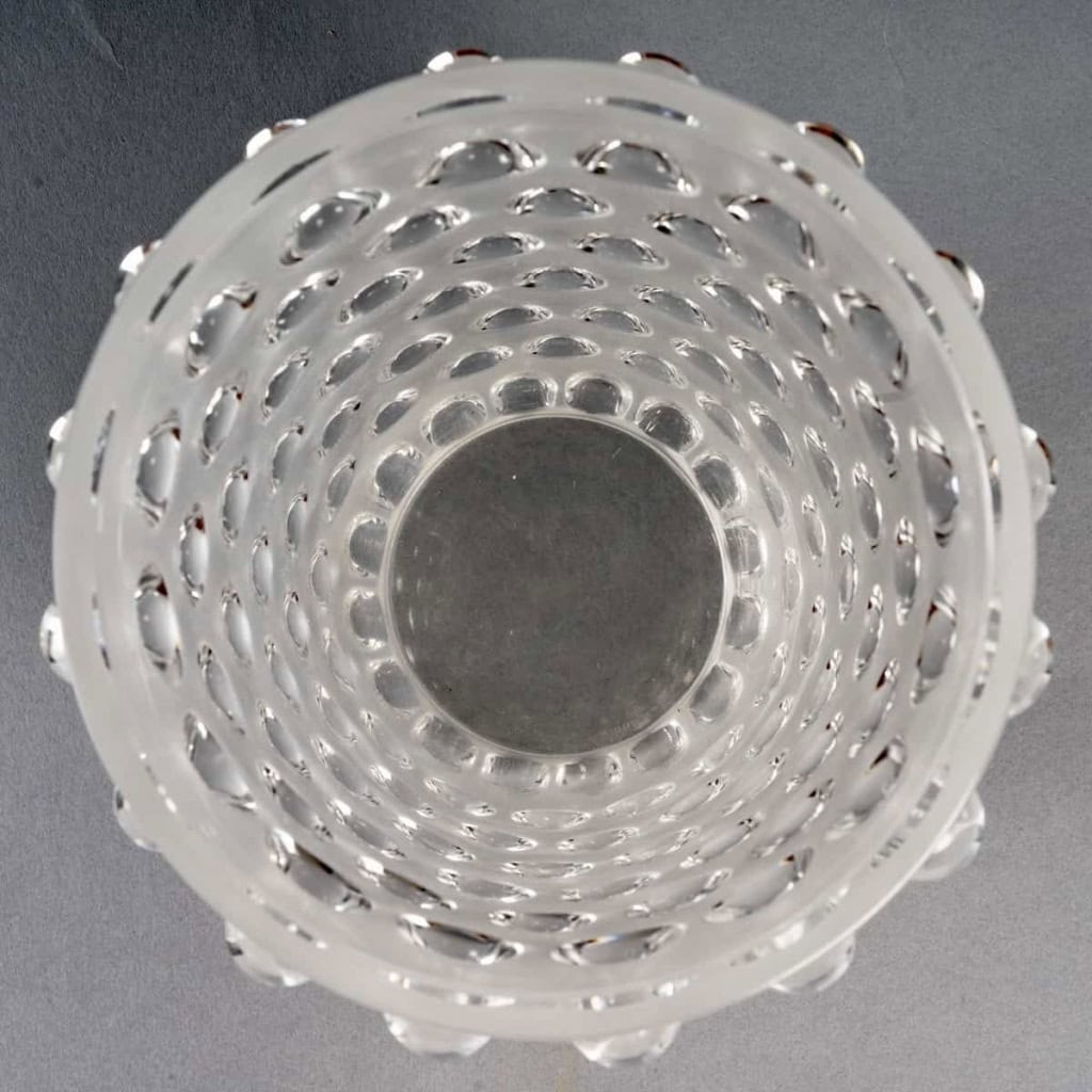 Vase « Mossi » en verre blanc de René LALIQUE | Biron Vase "Mossi" en verre blanc de René LALIQUE